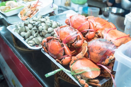 Samutsongkhram, Thailand- January 4, 2014: Unknown seller who sells souvenirs, a traditional Thai at Amphawa Floating market, the most popular floating market in Thailand. のeditorial素材