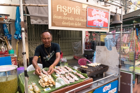 Samutsongkhram, Thailand- January 4, 2014: Unknown seller who sells souvenirs, a traditional Thai at Amphawa Floating market, the most popular floating market in Thailand. のeditorial素材