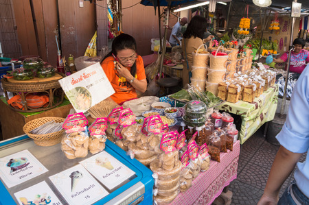 Samutsongkhram, Thailand- January 4, 2014: Unknown seller who sells souvenirs, a traditional Thai at Amphawa Floating market, the most popular floating market in Thailand. のeditorial素材
