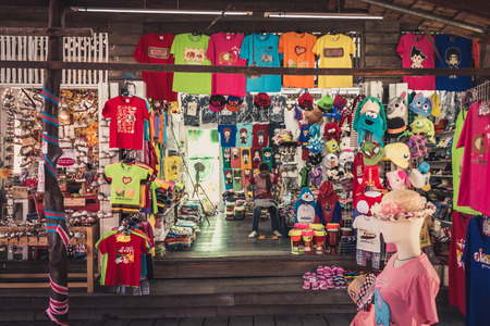 Phra Nakhon Si Ayutthaya, Thailand - April 14, 2015: Ayothaya Floating Market. Has a many visitors, both Thais and foreign visitors with varieties of Thai clothes and Thai food at Ayutthaya,Thailandのeditorial素材