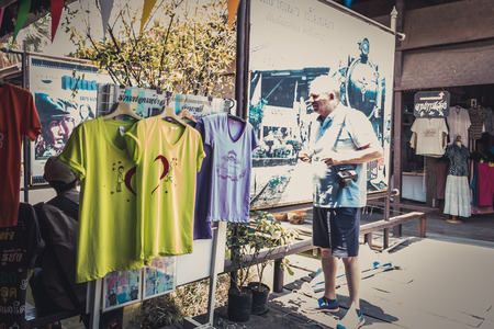 Phra Nakhon Si Ayutthaya, Thailand - April 14, 2015: Ayothaya Floating Market. Has a many visitors, both Thais and foreign visitors with varieties of Thai clothes and Thai food at Ayutthaya,Thailandのeditorial素材