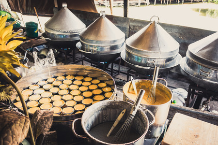 Phra Nakhon Si Ayutthaya, Thailand - April 14, 2015: Ayothaya Floating Market. Has a many visitors, both Thais and foreign visitors with varieties of Thai clothes and Thai food at Ayutthaya,Thailandのeditorial素材