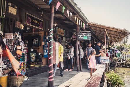 Phra Nakhon Si Ayutthaya, Thailand - April 14, 2015: Ayothaya Floating Market. Has a many visitors, both Thais and foreign visitors with varieties of Thai clothes and Thai food at Ayutthaya,Thailandのeditorial素材