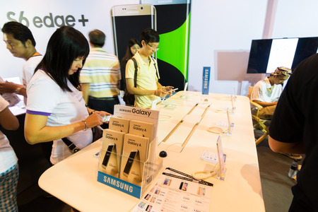 BANGKOK, THAILAND - October 3, 2015 :The Product of Samsung Galaxy S6 S6 Edge Note 5 A8 J7 and Gear in Thailand Mobile Expo 2015 Showcase The largest Event Mobile in the country Between 1-4 October 2015, The public are interested in attending the event arのeditorial素材