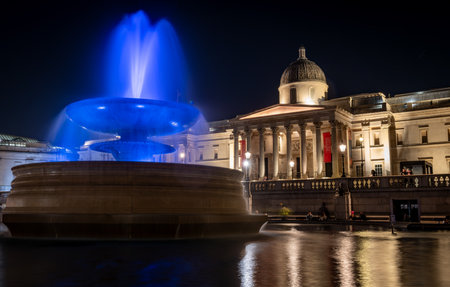 London. UK- 02.04.2024. A night time view of the National Gallery from one of the water fountains of Trafalgar Square.のeditorial素材