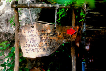 Signpost with the words: Champa waterfall, love garden, restaurant in Vietnamese, English, Russian in the travel placeのeditorial素材