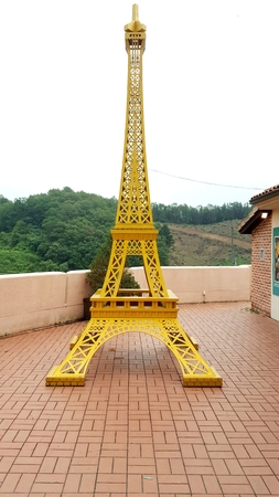 Yellow Eiffel Tower Modelの写真素材