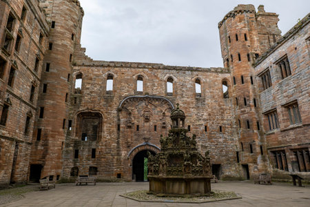 LINLITHGOW, SCOTLAND - AUGUST 13, 2019: Ancient Kings Fountain in the counrtyard in Linlithgow Palace, Scotland, UKのeditorial素材