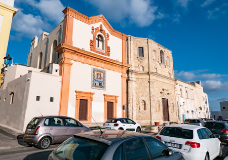 GALLIPOLI, ITALY - OCTOBER 27, 2021: Chiesa del Santissimo Crocifisso church in sunny Gallipoli, Italyのeditorial素材