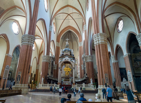 BOLOGNA, ITALY - APRIL 19, 2022: Interior of Basilica di San Petronio in Bologna with altar and gothic archsのeditorial素材