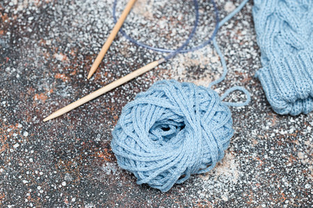 Knitting wool and knitting needles
