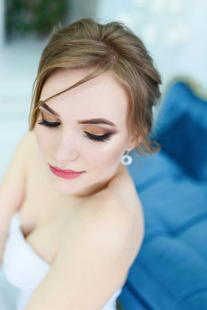 gorgeous bride with fashion makeup and hairstyle in a luxury wedding dressの写真素材