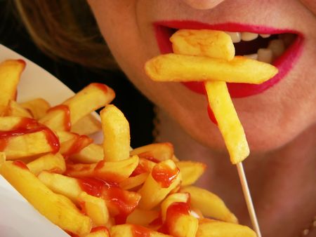 detail how a woman had fries with ketchup