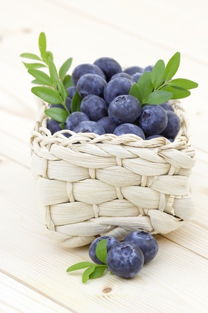 fresh blueberries in a basketの写真素材