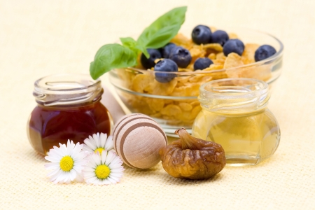 corn flakes with blueberry, honey and figsの写真素材