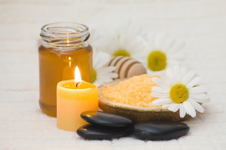 bath salt with honey and chamomileの写真素材
