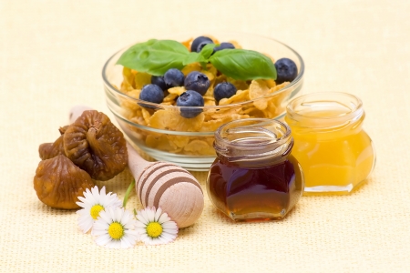 corn flakes with blueberry, honey and figsの写真素材