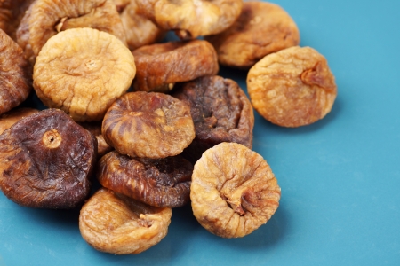 Heap of dried figs on blue plateの写真素材