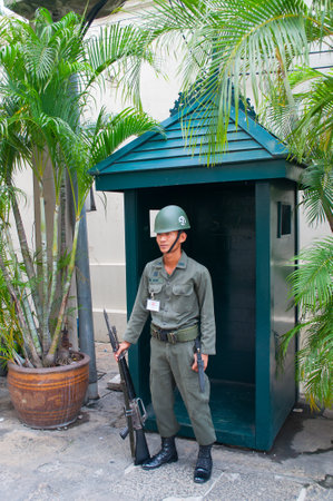 Guard in The Grand Palace at Bangkok. Thailand.のeditorial素材
