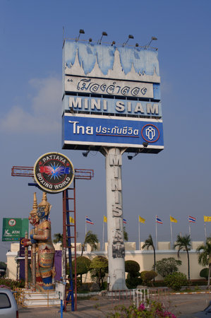 PATTAYA, THAILAND - JAN 04, 2014: - Signpost on the Mini Siam Park. Mini Siam is a famous miniature park attraction. It had been constructed in 1986のeditorial素材