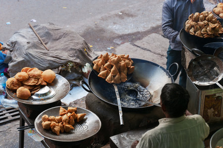 VARANASI, INDIA - DEC 23, 2014: Indian street food in the street market. Varanasi. Uttar Pradesh. Indiaのeditorial素材