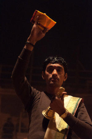 VARANASI, INDIA - DEC 23, 2014: Unidentified Indian priest performs religious Ganga Aarti ceremony or fire puja at Dashashwamedh Ghat in Varanasi. Uttar Pradeshのeditorial素材