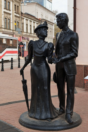 Nizhny Novgorod, Russia - May 2, 2015: Sculpture Nobiliary couple on Bolshaya Pokrovskaya street. A pedestrian street, the main street of the city.のeditorial素材