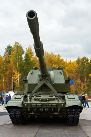 Nizhny Tagil, Russia - Sept 11, 2015: 2S35 Koalitsiya-SV is a Russian self-propelled gun. It is based on the Armata Universal Combat Platformのeditorial素材