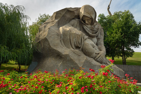 Volgograd, Russia - August 31, 2016: Sculpture The mother's grief in the square of Sorrow. Memorial complex Mamayev Kurganのeditorial素材