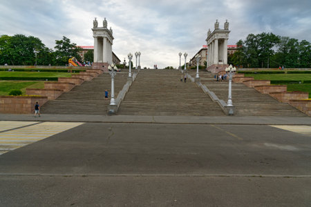 Volgograd, Russia - August 31, 2016: Central embankment. View staircase and the architectural gates. Volga river banksのeditorial素材