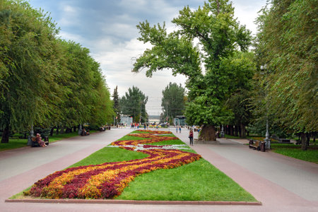 Volgograd, Russia - August 31, 2016: Flower bed and Memorial poplar tree on Square of Fallen Fighters. It is the only tree left after Stalingrad Battleのeditorial素材