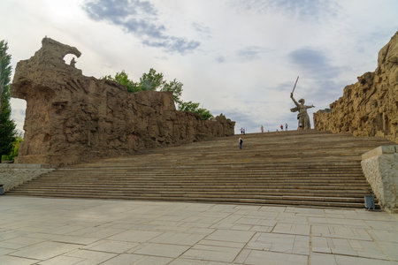 Volgograd, Russia - August 31, 2016: Ruined walls. It is the walls present the ruins of Stalingrad that was demolished but undefeated. Memorial complex Mamayev Kurgan in Volgograd.のeditorial素材