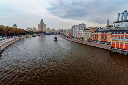 Moscow, Russia - September 28, 2017: View of Moskvoretskaya Embankment and Moscow river from Zaryadye Park in the eveningのeditorial素材