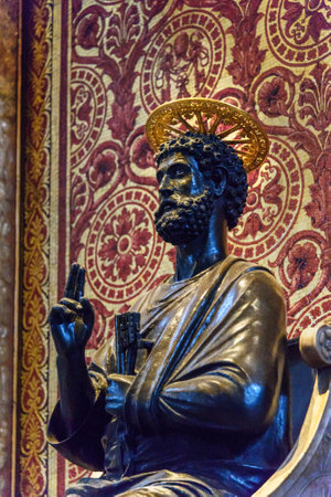 Vatican city, Vatican - October 05, 2018: Bronze statue of Saint Peter attributed to Arnolfo di Cambio. Interior of Saint Peter's Basilicaのeditorial素材