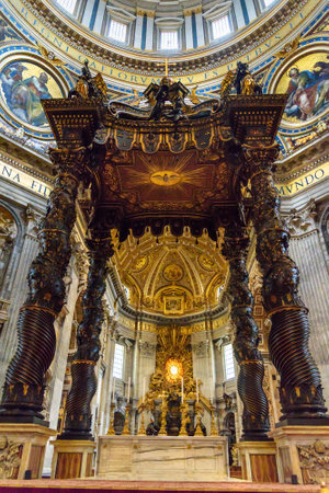 Vatican city, Vatican - October 05, 2018: Altar with Bernini's baldacchino. Interior of Saint Peter's Basilicaのeditorial素材
