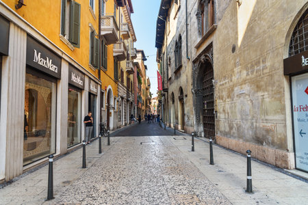 Verona, Italy - October 20, 2018: On the street in the center old cityのeditorial素材