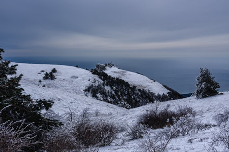View on the top of Mount Alenga. Southern Demerdzhi in snow and ice early spring. Crimeaの写真素材