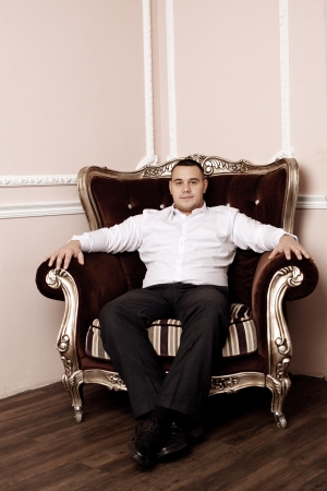 Man in a luxurious armchair in the rich interior
の写真素材