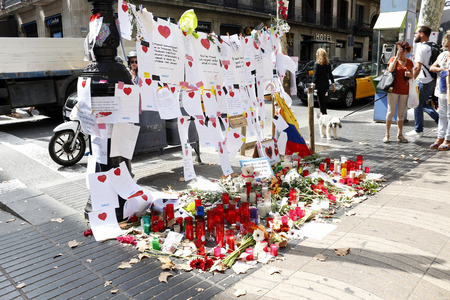 BARCELONA/SPAIN - 21 AUGUST 2017: People reunited on Barcelona's Rambla, where 17th of August 2017 has been a terrorist attack, giving tribute to the at least 15 fatal victims and over 120 injuredのeditorial素材