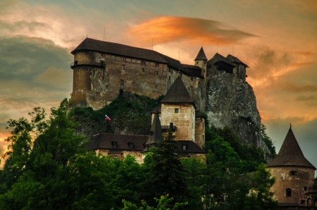 Orava Castle viewed from the village Oravsky Podzamok at Sunsetのeditorial素材