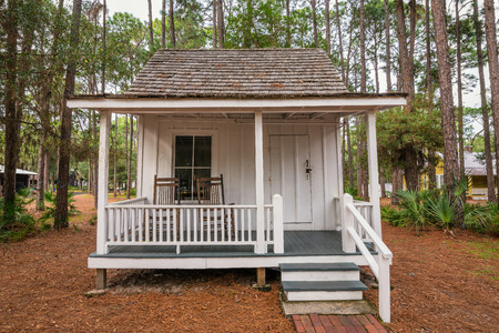 LARGO, FLORIDA - JANUARY 14, 2015 :  Boyer Cottage in the Pinellas County Heritage Village. Built in 1878 in Tarpon Springs, this "honeymoon cottage" never boasted electricity.のeditorial素材