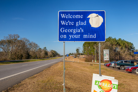 ATTAPULGUS, GEORGIA - JANUARY 16, 2015 : Welcome to Georgia Sign on US-27 highway, north of Tallahassee, Florida.のeditorial素材