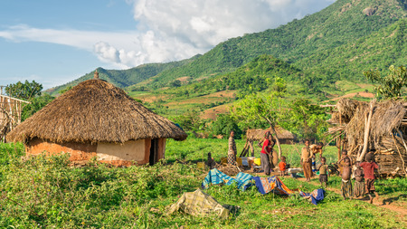 OMO VALLEY, ETHIOPIA - MAY 6, 2015 : Ethiopian family preparing dinner in front of their home in the southern part of Ethiopia.のeditorial素材