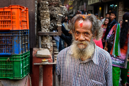 THAMEL, KATHMANDU, NEPAL - OCTOBER 18, 2015 :  Nepalese elderly man on a walk in the street of Kathmanduのeditorial素材