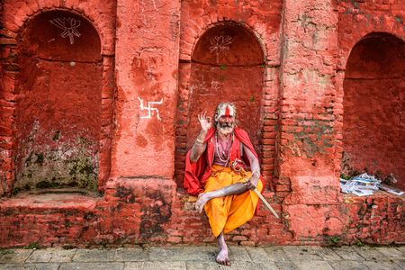KATHMANDU, NEPAL - OCTOBER 21, 2015 : Wandering  Shaiva sadhu (holy man) with traditional face painting in ancient Pashupatinath Templeのeditorial素材