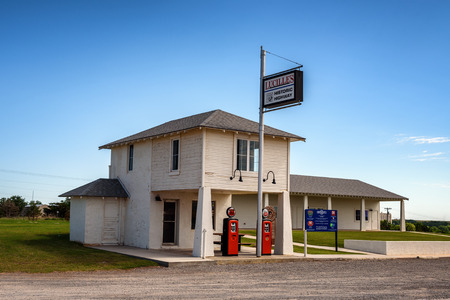 HYDRO, OKLAHOMA, USA - MAY 12, 2016 : Lucille's Service Station, a classic and historic gas station along Route 66 near Hydro, Oklahoma.のeditorial素材