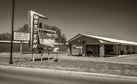 SAYRE, OKLAHOMA, USA - MAY 12, 2016 : Western Motel neon sign and building located directly on historic Route 66 in  Oklahomaのeditorial素材