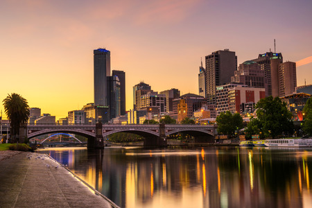 MELBOURNE, VICTORIA,  AUSTRALIA - JANUARY 28, 2017 : Sunset over skyscrapers of Melbourne downtown, Princess Bridge and Yarra River. Long exposureのeditorial素材