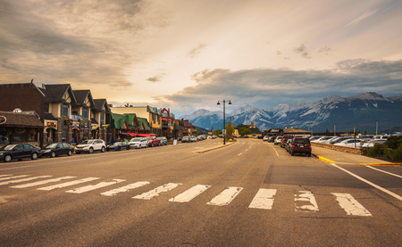 JASPER, ALBERTA, CANADA - JUNE 26, 2017 : Evening on the streets of Jasper in canadian Rocky Mountains. Jasper is located in the Athabasca River valley and is a popular tourist destination.のeditorial素材