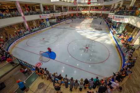 EDMONTON, CANADA - JULY 7, 2017 : Ice hockey arena in the West Edmonton Mall. Its the largest shopping mall in North America and the tenth largest in the world.のeditorial素材